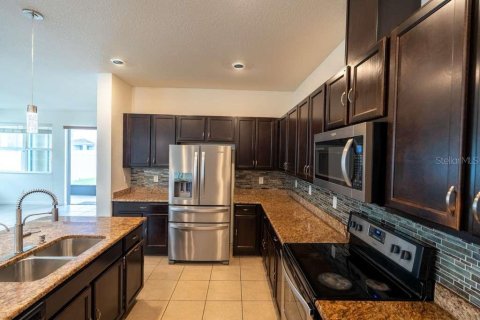 House in Tampa, Florida 4 bedrooms, 216.65 sq.m. № 2098074 - photo 6