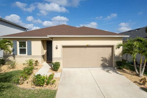 House in Tampa, Florida 4 bedrooms, 216.65 sq.m. № 2098074