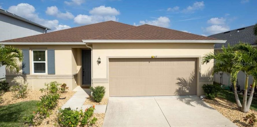 House in Tampa, Florida 4 bedrooms, 216.65 sq.m. № 2098074