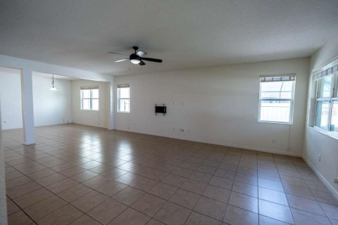 House in Tampa, Florida 4 bedrooms, 216.65 sq.m. № 2098074 - photo 5