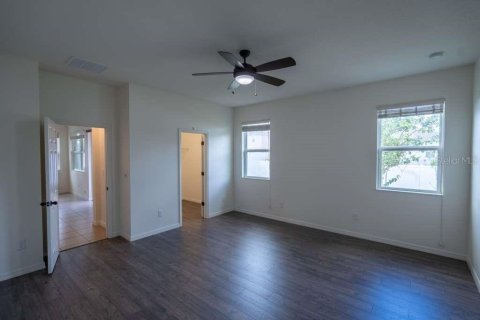 House in Tampa, Florida 4 bedrooms, 216.65 sq.m. № 2098074 - photo 11