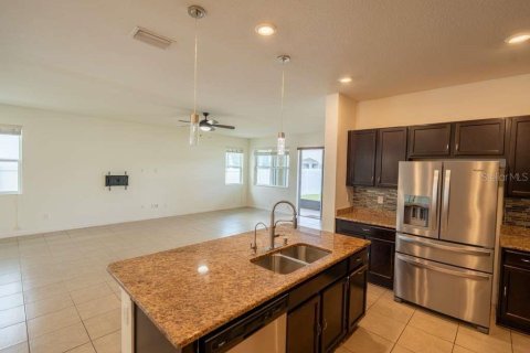 House in Tampa, Florida 4 bedrooms, 216.65 sq.m. № 2098074 - photo 10