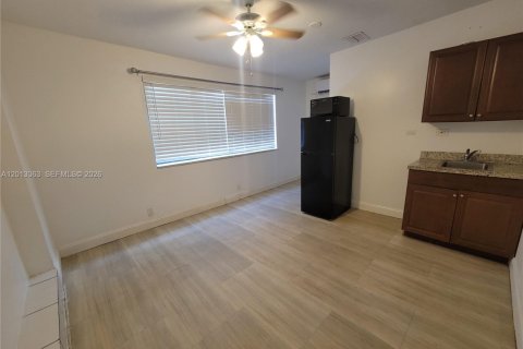 Propiedad comercial en alquiler en Hollywood, Florida, 149.67 m2 № 2085766 - foto 9