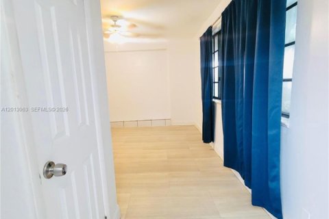 Propiedad comercial en alquiler en Hollywood, Florida, 149.67 m2 № 2085766 - foto 5