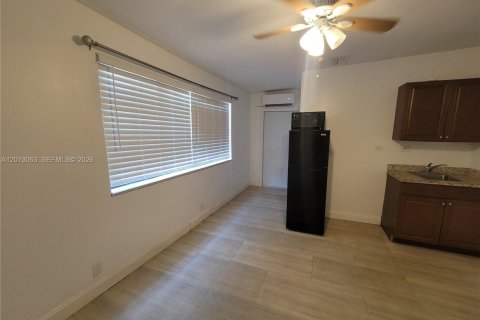 Propiedad comercial en alquiler en Hollywood, Florida, 149.67 m2 № 2085766 - foto 16