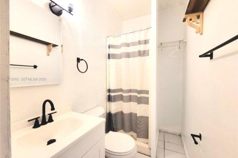 Propiedad comercial en alquiler en Hollywood, Florida, 149.67 m2 № 2085766 - foto 13