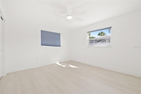 Casa en venta en Treasure Island, Florida, 3 dormitorios, 152.92 m2 № 1907598 - foto 28