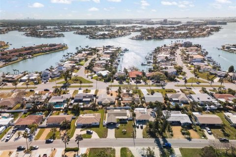 Casa en venta en Treasure Island, Florida, 3 dormitorios, 152.92 m2 № 1907598 - foto 3