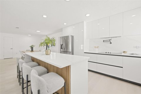 House in Treasure Island, Florida 3 bedrooms, 152.92 sq.m. № 1907598 - photo 16