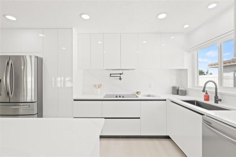Casa en venta en Treasure Island, Florida, 3 dormitorios, 152.92 m2 № 1907598 - foto 17