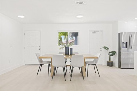 Casa en venta en Treasure Island, Florida, 3 dormitorios, 152.92 m2 № 1907598 - foto 10