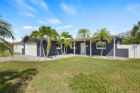 Casa en venta en Treasure Island, Florida, 3 dormitorios, 152.92 m2 № 1907598 - foto 1