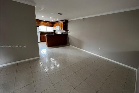 Condominio en alquiler en Miami, Florida, 3 dormitorios, 123.56 m2 № 1988850 - foto 4