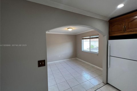 Condominio en alquiler en Miami, Florida, 3 dormitorios, 123.56 m2 № 1988850 - foto 11