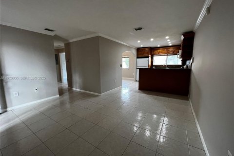 Condominio en alquiler en Miami, Florida, 3 dormitorios, 123.56 m2 № 1988850 - foto 3