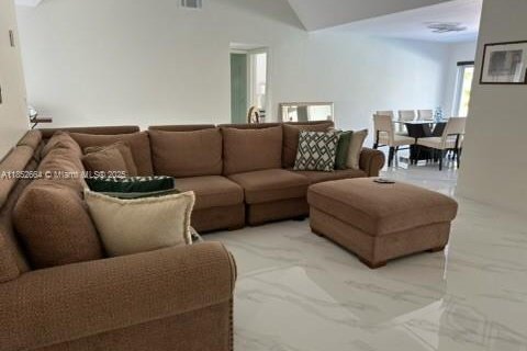 House in Miami, Florida 4 bedrooms, 224.54 sq.m. № 1962084 - photo 15