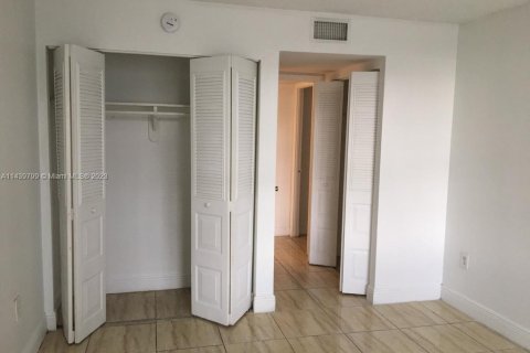 Купить кондоминиум в Майами, Флорида 2 спальни, 109.16м2, № 2035105 - фото 9