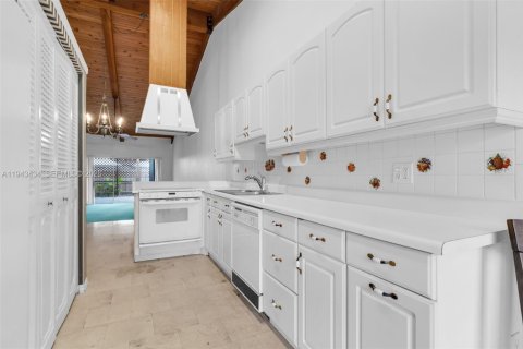 Townhouse in Miami, Florida 2 bedrooms, 113.53 sq.m. № 2003819 - photo 6