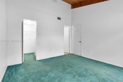 Townhouse in Miami, Florida 2 bedrooms, 113.53 sq.m. № 2003819 - photo 14