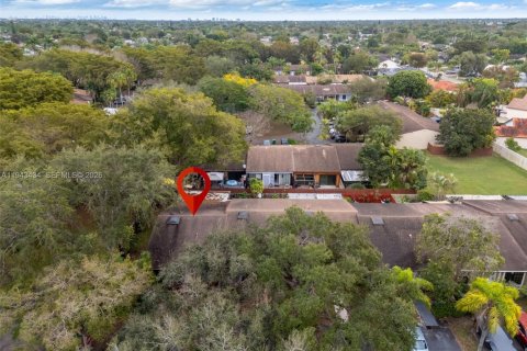 Townhouse in Miami, Florida 2 bedrooms, 113.53 sq.m. № 2003819 - photo 28