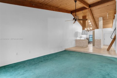 Townhouse in Miami, Florida 2 bedrooms, 113.53 sq.m. № 2003819 - photo 10