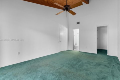 Townhouse in Miami, Florida 2 bedrooms, 113.53 sq.m. № 2003819 - photo 18