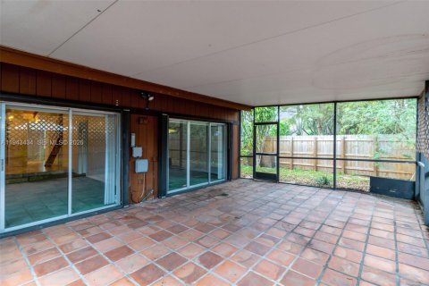 Townhouse in Miami, Florida 2 bedrooms, 113.53 sq.m. № 2003819 - photo 21