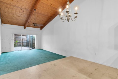 Townhouse in Miami, Florida 2 bedrooms, 113.53 sq.m. № 2003819 - photo 12