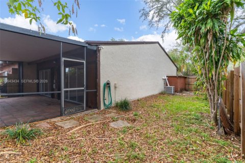 Townhouse in Miami, Florida 2 bedrooms, 113.53 sq.m. № 2003819 - photo 27