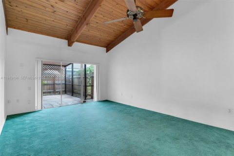 Townhouse in Miami, Florida 2 bedrooms, 113.53 sq.m. № 2003819 - photo 11