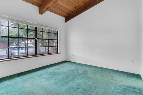 Townhouse in Miami, Florida 2 bedrooms, 113.53 sq.m. № 2003819 - photo 13