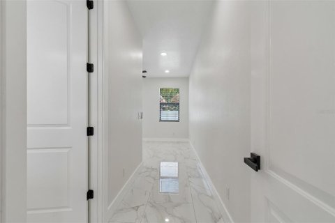 Casa en venta en Tampa, Florida, 4 dormitorios, 297.01 m2 № 1750564 - foto 19