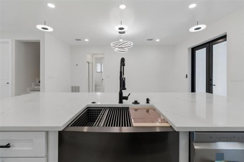 Casa en venta en Tampa, Florida, 4 dormitorios, 297.01 m2 № 1750564 - foto 15