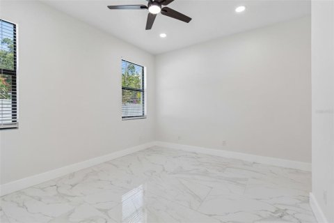 Casa en venta en Tampa, Florida, 4 dormitorios, 297.01 m2 № 1750564 - foto 25