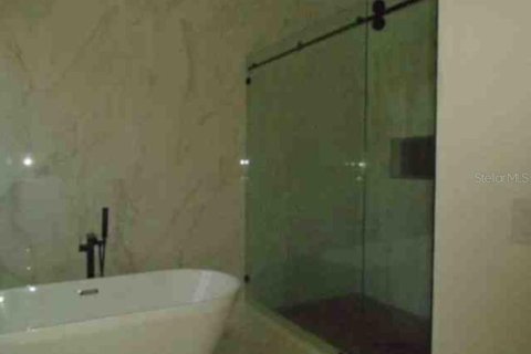 House in Tampa, Florida 4 bedrooms, 297.01 sq.m. № 1750564 - photo 5