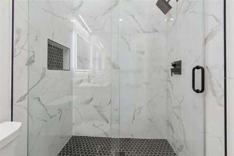 Casa en venta en Tampa, Florida, 4 dormitorios, 297.01 m2 № 1750564 - foto 21