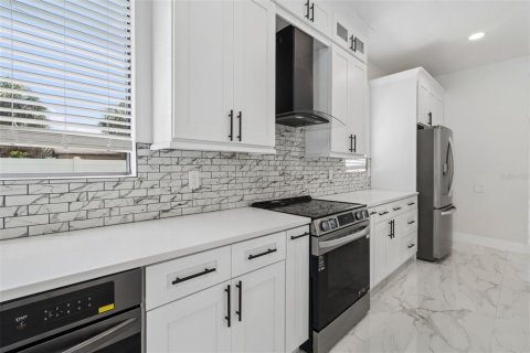 Casa en venta en Tampa, Florida, 4 dormitorios, 297.01 m2 № 1750564 - foto 13