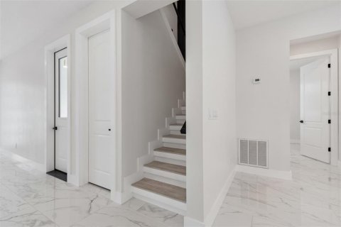 Casa en venta en Tampa, Florida, 4 dormitorios, 297.01 m2 № 1750564 - foto 26