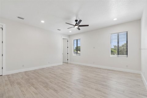 Casa en venta en Tampa, Florida, 4 dormitorios, 297.01 m2 № 1750564 - foto 29