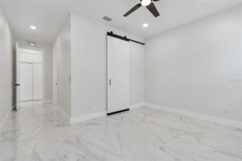 Casa en venta en Tampa, Florida, 4 dormitorios, 297.01 m2 № 1750564 - foto 24