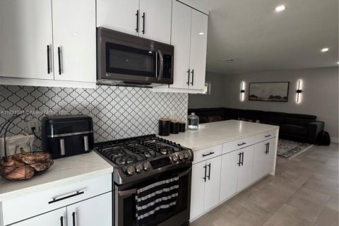Купить виллу или дом в Майами-Лейкс, Флорида 5 спален, 206.89м2, № 1924911 - фото 9