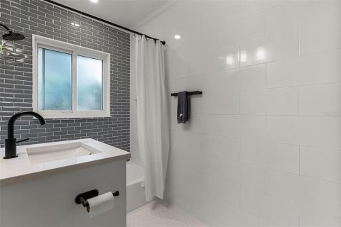 Casa en venta en Orlando, Florida, 4 dormitorios, 229.47 m2 № 1901885 - foto 27
