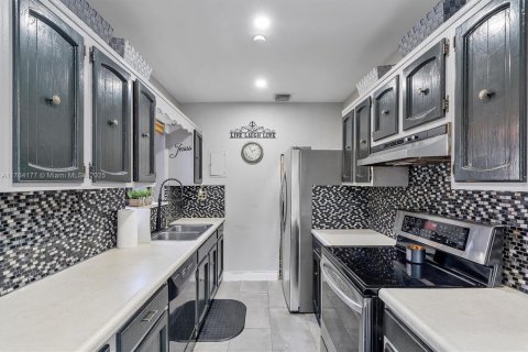 Casa en venta en North Miami Beach, Florida, 3 dormitorios, 118.82 m2 № 1740045 - foto 10