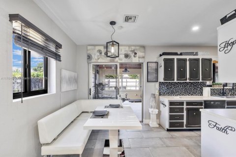 Casa en venta en North Miami Beach, Florida, 3 dormitorios, 118.82 m2 № 1740045 - foto 8