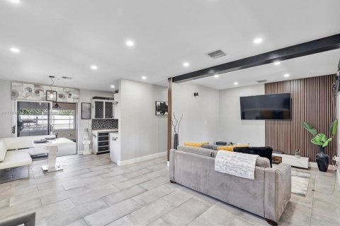 Casa en venta en North Miami Beach, Florida, 3 dormitorios, 118.82 m2 № 1740045 - foto 6