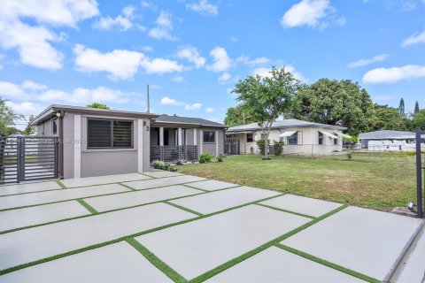 Casa en venta en North Miami Beach, Florida, 3 dormitorios, 118.82 m2 № 1740045 - foto 1