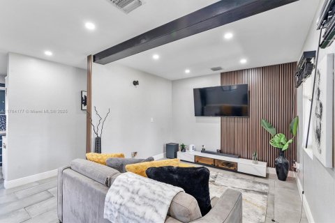 Casa en venta en North Miami Beach, Florida, 3 dormitorios, 118.82 m2 № 1740045 - foto 5