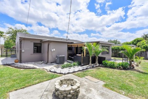 Casa en venta en North Miami Beach, Florida, 3 dormitorios, 118.82 m2 № 1740045 - foto 28