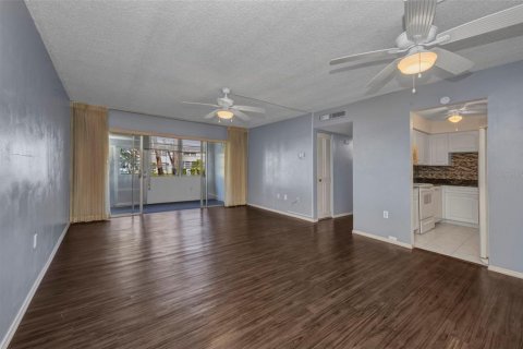 Copropriété à vendre à Port Charlotte, Floride: 2 chambres, 85.38 m2 № 2212389 - photo 12
