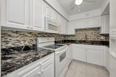Copropriété à vendre à Port Charlotte, Floride: 2 chambres, 85.38 m2 № 2212389 - photo 13